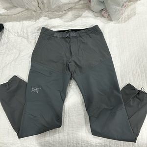 Men’s Arc’teryx Sigma FL in Carbon Color.